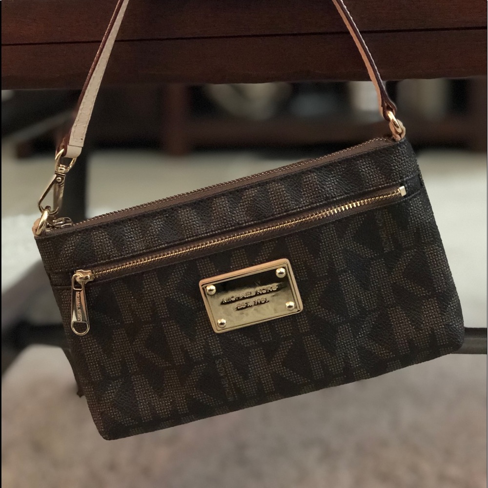 MK Michael Kors Wristlet - Picture 3 of 8